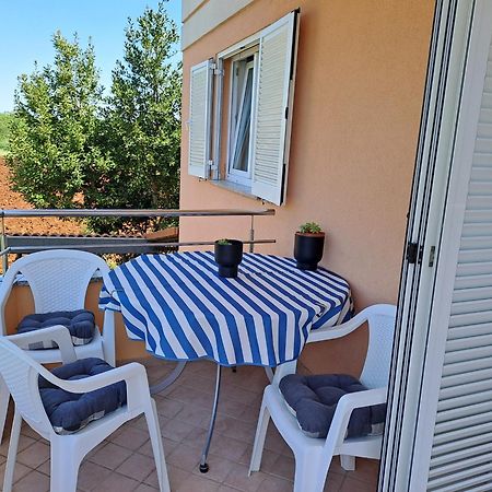 Apartman valbandon Fažana Buitenkant foto